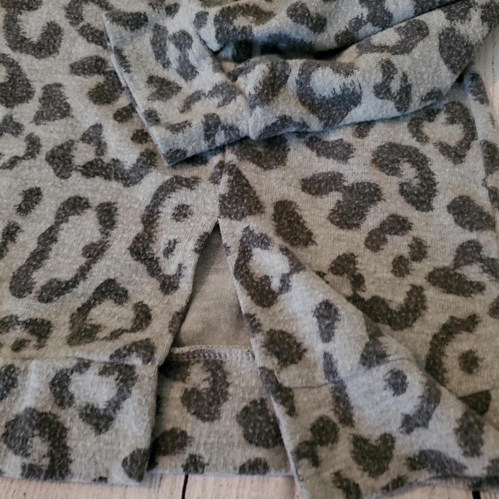 Vanilla Bay Leopard Print top - Picture 6 of 10